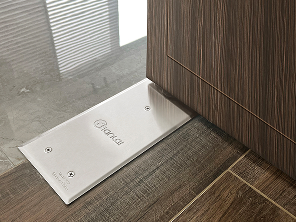 Pintu kayu